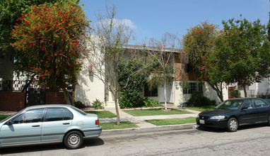 7505 Canby Ave in Reseda, CA - Building Photo - Building Photo