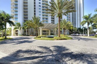 3000 Oasis Grand Blvd, Unit 407 in Ft. Myers, FL - Building Photo - Building Photo