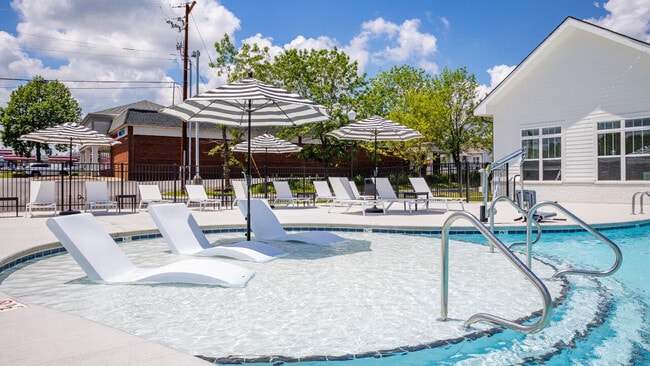 Villages at Forest View in Antioch, TN - Foto de edificio - Building Photo