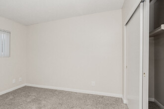 Stonecrest Pointe Apartments in Fullerton, CA - Building Photo - Interior Photo