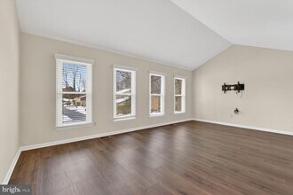 9926 Great Oaks Way in Fairfax, VA - Building Photo - Building Photo