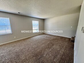 915 NW Colbern Rd in Lee's Summit, MO - Building Photo - Building Photo