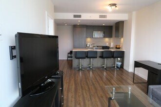 125 14th St E in North Vancouver, BC - Building Photo - Building Photo