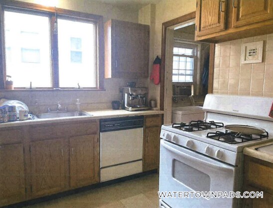 137 Hillside Rd in Watertown, MA - Building Photo - Building Photo
