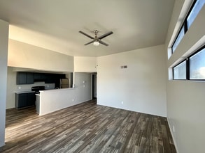 Monterey Apartments in Scottsdale, AZ - Building Photo - Building Photo