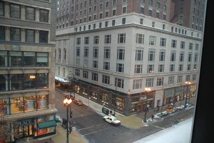 8 W Monroe St, Unit 810 in Chicago, IL - Building Photo