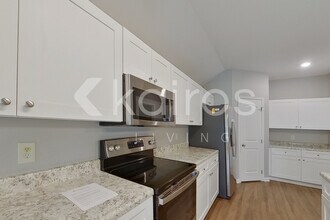 171 Nottingham Wy in Elmore, AL - Foto de edificio - Building Photo