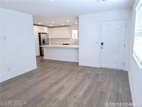 6230 Foxes Dl St in Las Vegas, NV - Building Photo - Building Photo