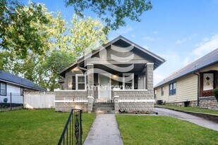 6130 Tracy Ave in Kansas City, MO - Building Photo