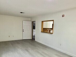 8851 NW 119th St in Hialeah, FL - Building Photo - Building Photo