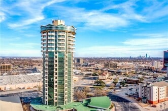 5900 Mosteller Dr in Oklahoma City, OK - Foto de edificio - Building Photo