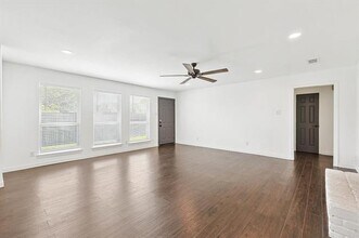 2201 Jamestown Ct in Carrollton, TX - Building Photo - Building Photo