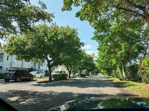 3477 NW 44th St, Unit 106 in Lauderdale Lakes, FL - Building Photo - Building Photo