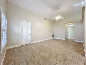 1115 Naples Dr in Orlando, FL - Foto de edificio - Building Photo