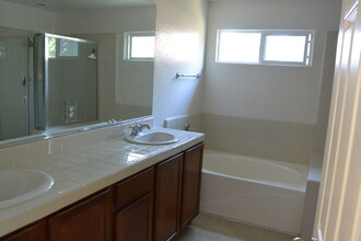 3612 N Vickie Ct in Visalia, CA - Building Photo - Building Photo