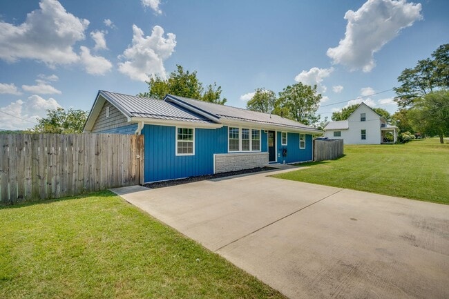 3323 McKinley Rd in Johnson City, TN - Foto de edificio - Building Photo