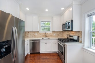 49 Greenwood Ave, Unit 2 in Montclair, NJ - Building Photo - Building Photo