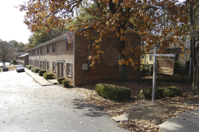 Fox Trail Townhomes in Clarkston, GA - Foto de edificio - Building Photo