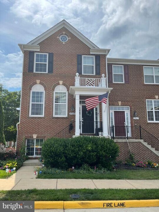 20625 Smollet Terrace in Ashburn, VA - Building Photo