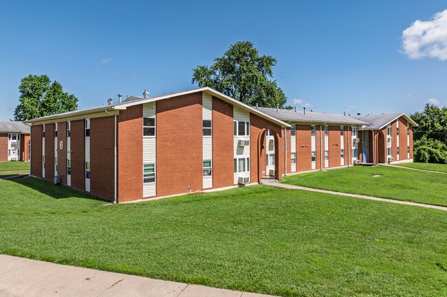 John B Hughes Apartments in Springfield, MO - Building Photo - Primary Photo