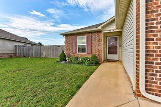 10544 NW 17th St in Oklahoma City, OK - Building Photo - Building Photo