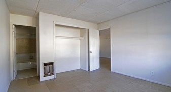 98 Martin Luther King Jr Dr in Jacksonville, FL - Building Photo