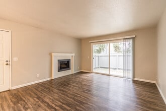 WESTWOOD VILLAGE in Manteca, CA - Building Photo - Interior Photo