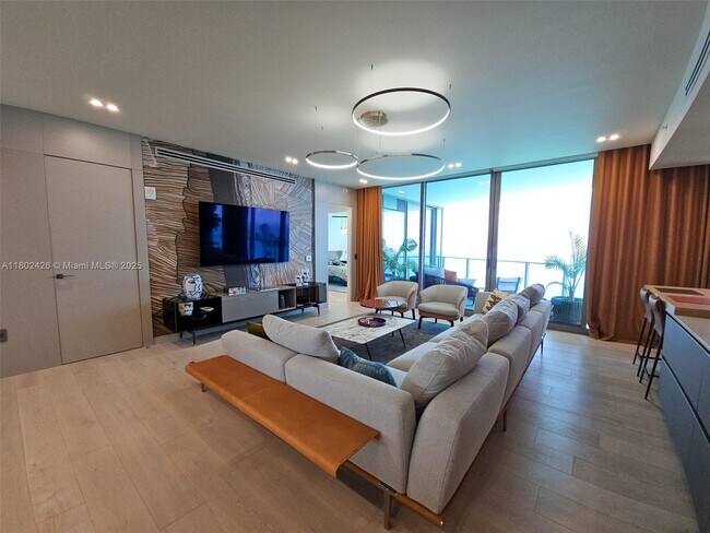 15701 Collins Ave, Unit 4402 in North Miami Beach, FL - Building Photo - Building Photo