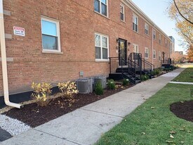 7227 Thomas St in River Forest, IL - Building Photo