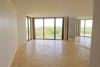 1000 Quayside Ter, Unit 812 in Miami, FL - Building Photo - Building Photo