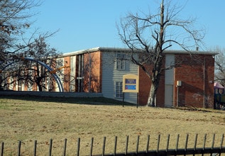 Trinity Trails Apartments in Tulsa, OK - Foto de edificio - Building Photo