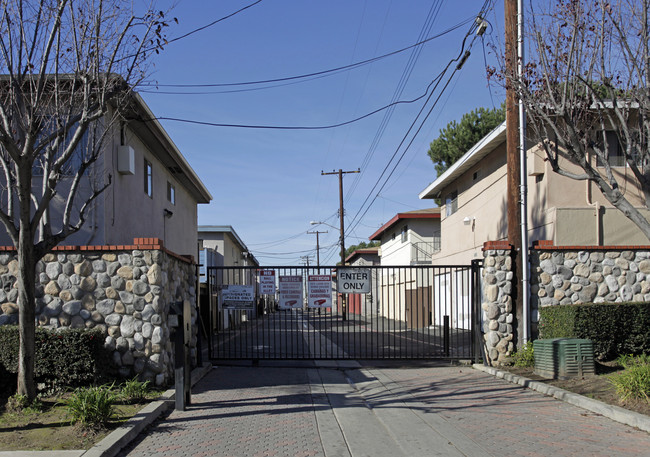 Quadplex in Montclair, CA - Building Photo - Building Photo