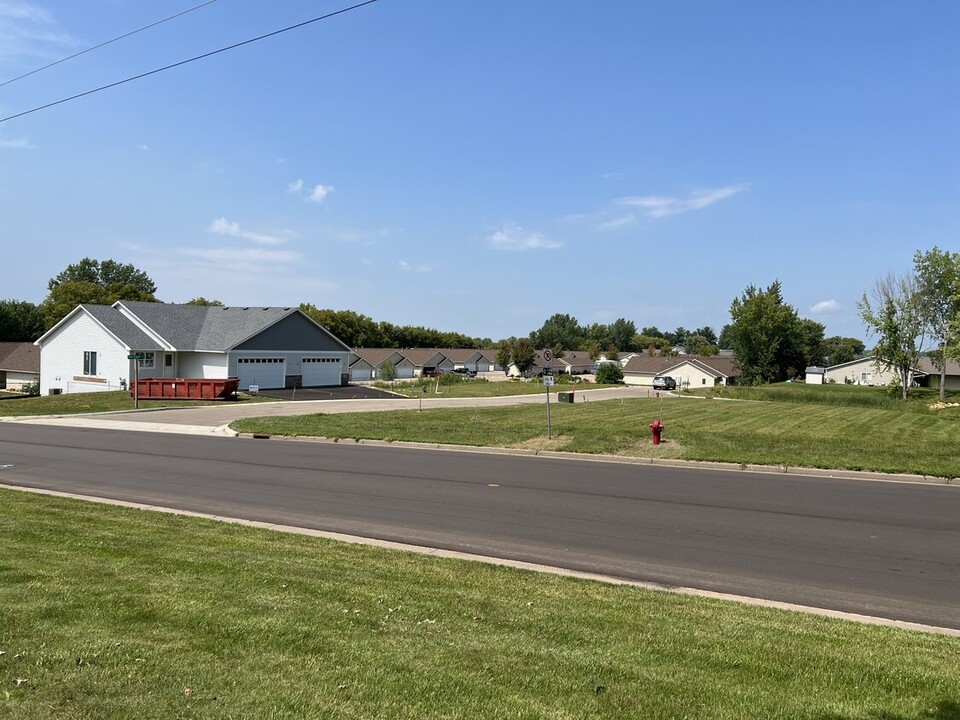 685 Heritage Ln in Hammond, WI - Building Photo