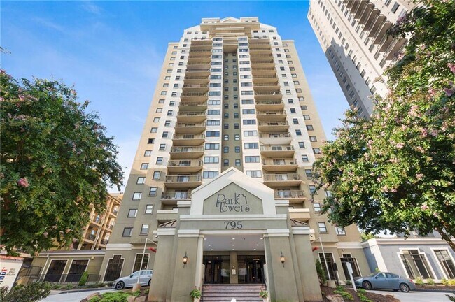 795 Hammond Dr in Atlanta, GA - Foto de edificio - Building Photo