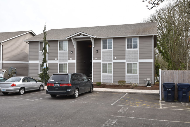 Ash Creek Apartments in Independence, OR - Building Photo - Building Photo