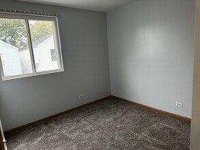 811 Symphony Dr in Aurora, IL - Building Photo - Building Photo