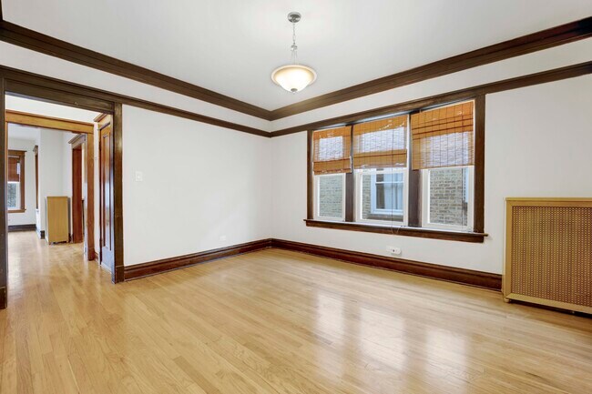 3087 N Haussen Ct, Unit 2 in Chicago, IL - Building Photo - Building Photo