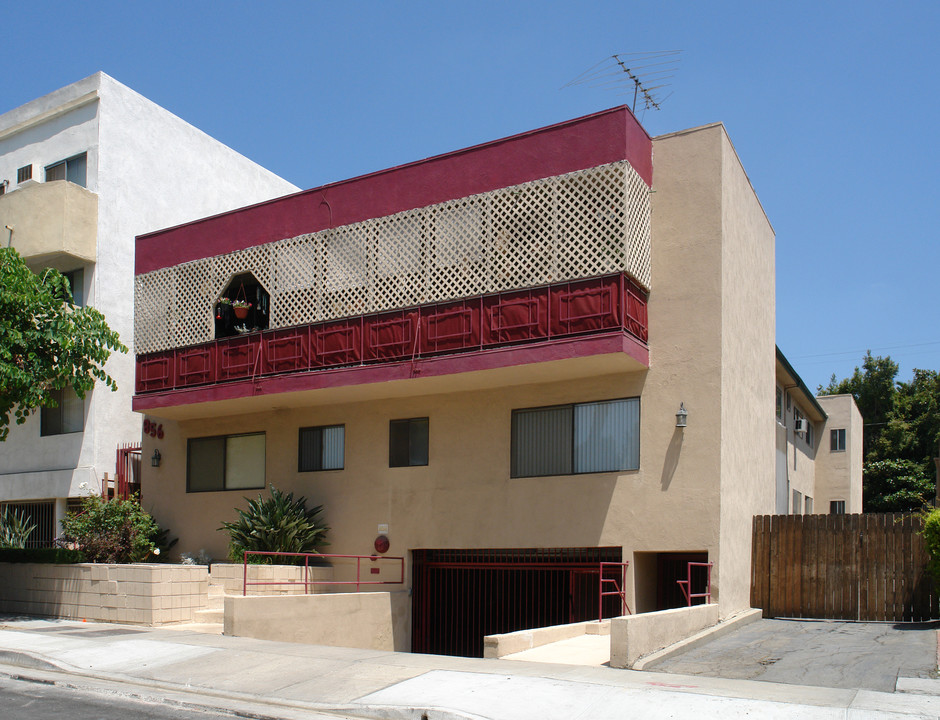 856 Westmount Dr in West Hollywood, CA - Building Photo