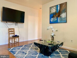 224 N 13th St, Unit 3R in Philadelphia, PA - Building Photo - Building Photo