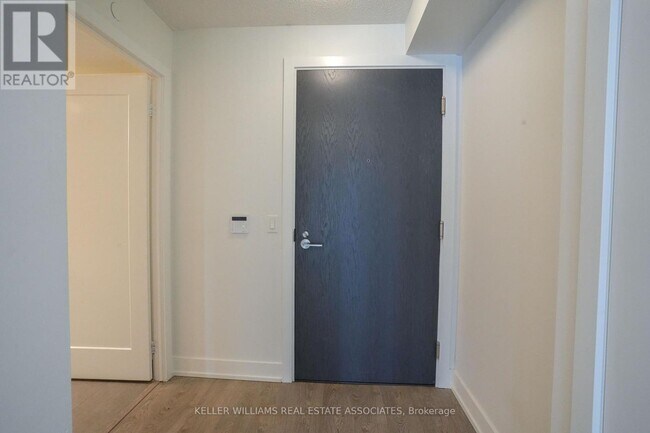9-2219 Mabelle Ave in Toronto, ON - Building Photo - Building Photo