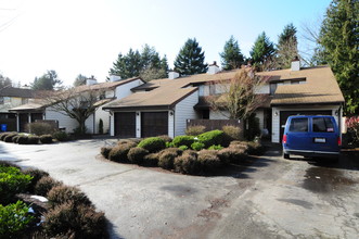 Highland Park Townhomes in Shoreline, WA - Building Photo - Building Photo