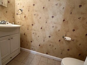 216 Springmeadow Dr in Holbrook, NY - Building Photo - Building Photo