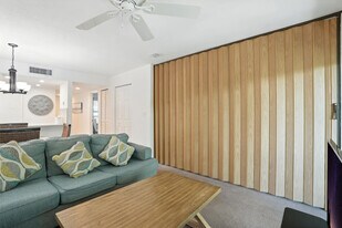 600 Neapolitan Way in Naples, FL - Building Photo