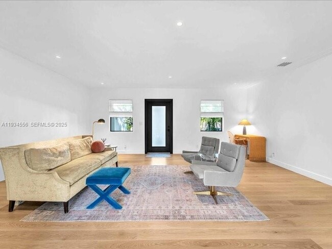 property at 920 W 47th Ct