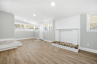 308 Winchester Dr in Hampton, VA - Building Photo - Building Photo