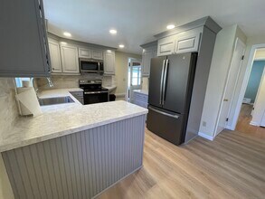 24 Stony Brook Rd in Enfield, CT - Building Photo - Building Photo