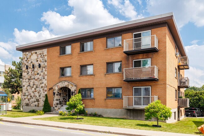 3900 Lévesque Boul O in Laval, QC - Building Photo - Primary Photo