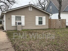 457 N Gordon St in Wichita, KS - Building Photo