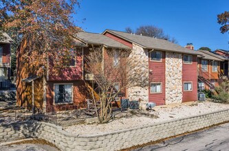Mission at Medical Apartments in San Antonio, TX - Foto de edificio - Building Photo