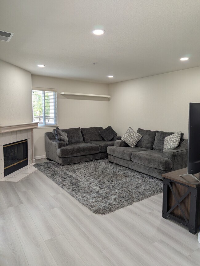 21239 Gary Dr in Hayward, CA - Building Photo - Building Photo